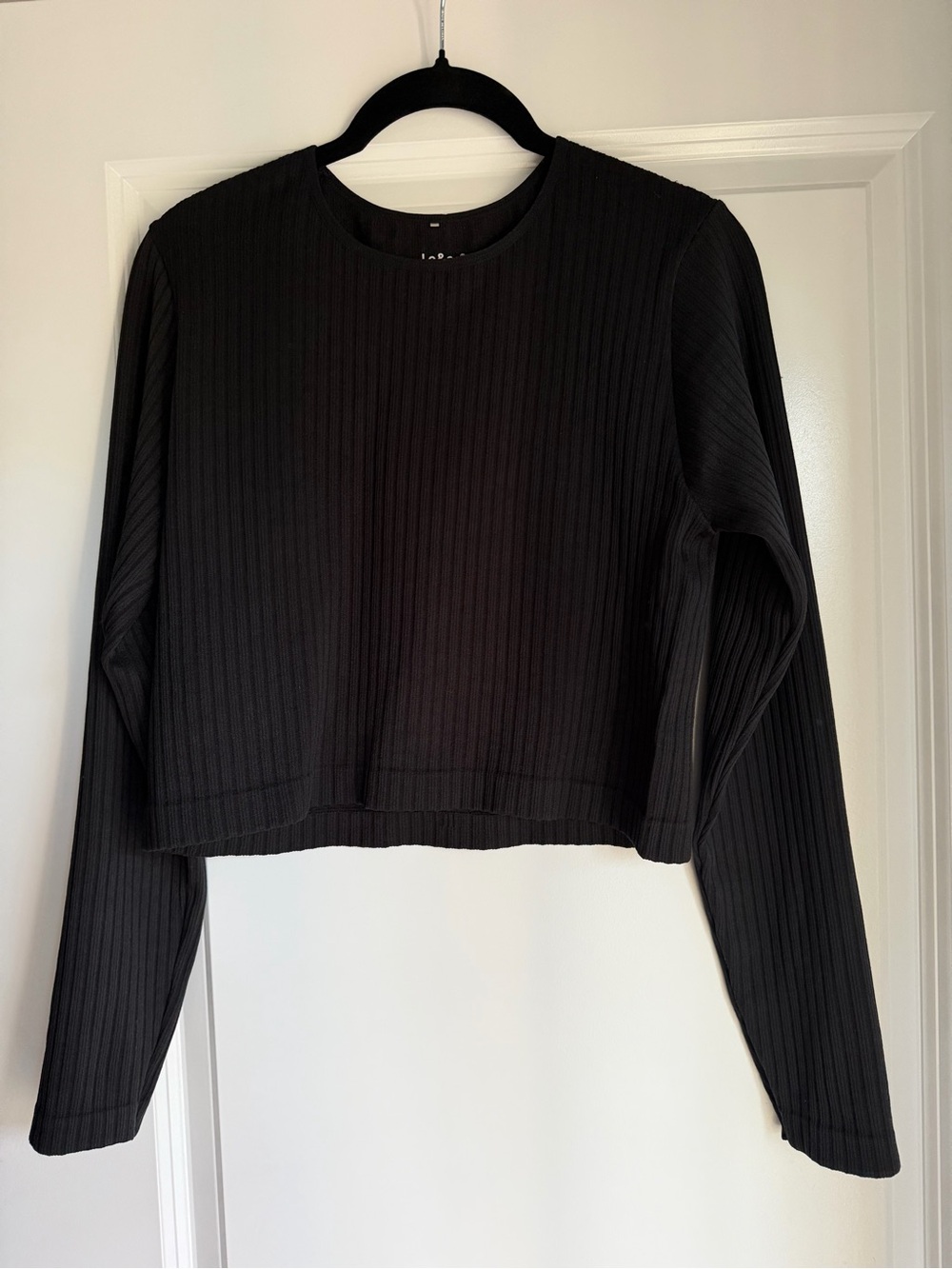 Black Ribbed Long-Sleeve Cropped Top